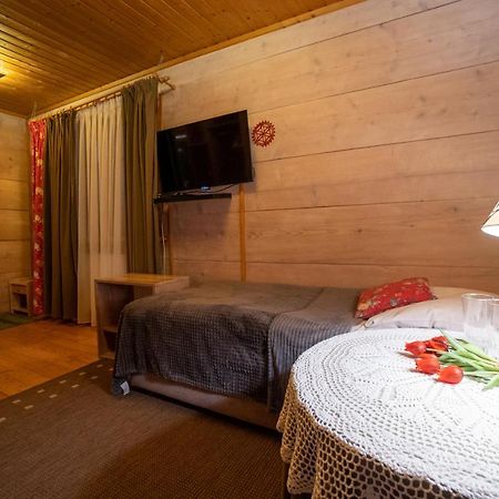 Gosciniec Debowa Gazdowka Bed & Breakfast Ustrzyki Dolne Exterior photo