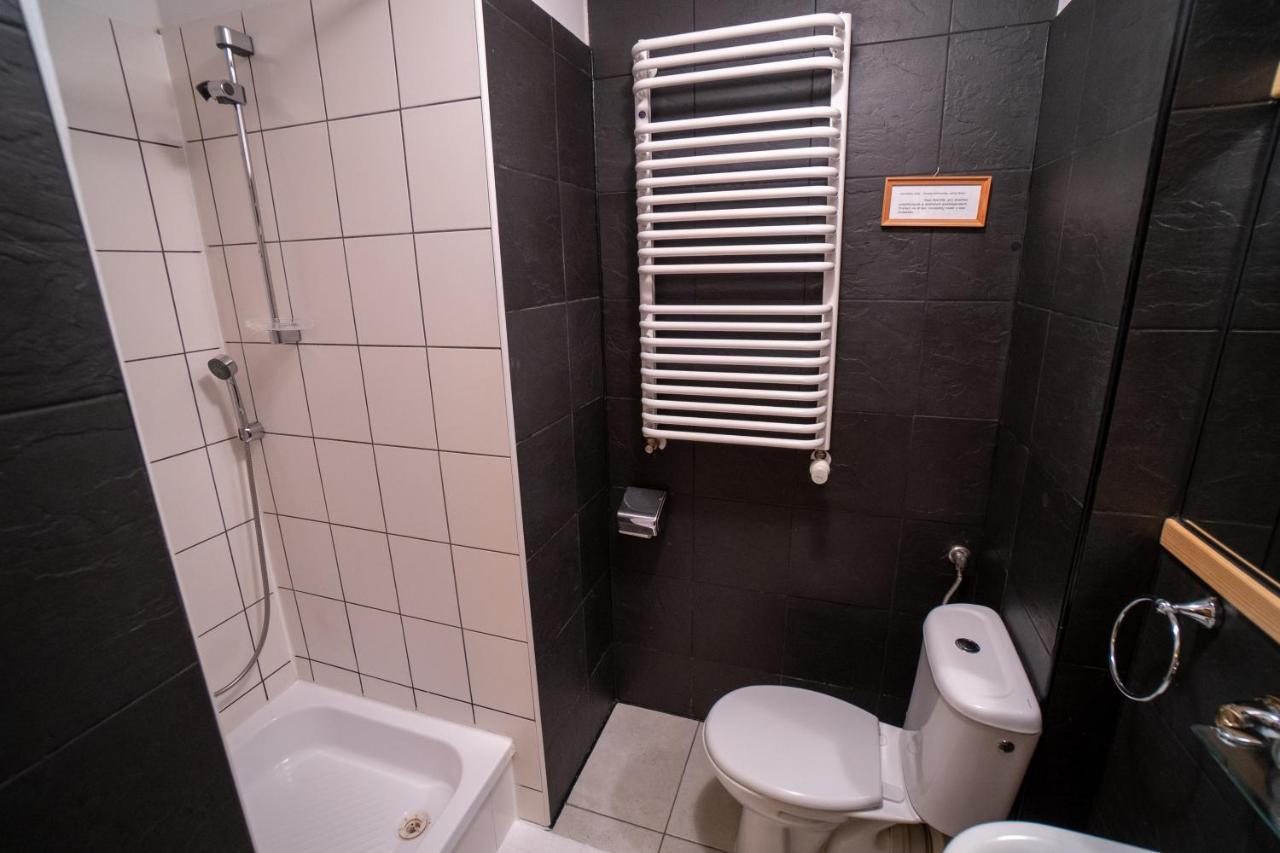 Gosciniec Debowa Gazdowka Bed & Breakfast Ustrzyki Dolne Exterior photo