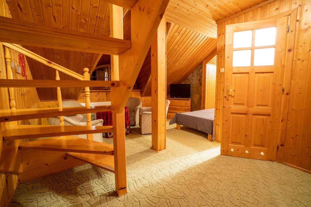Gosciniec Debowa Gazdowka Bed & Breakfast Ustrzyki Dolne Exterior photo