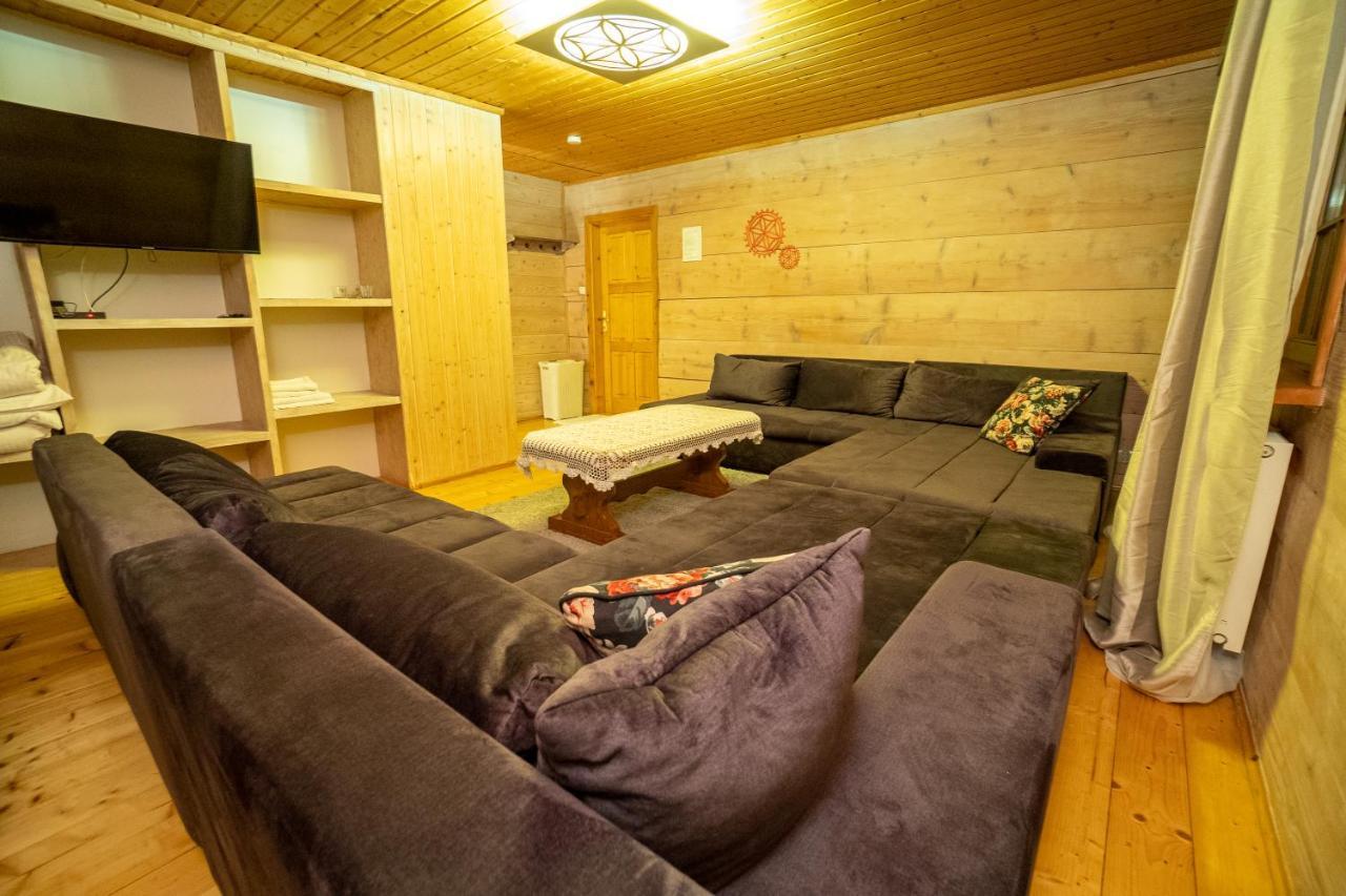 Gosciniec Debowa Gazdowka Bed & Breakfast Ustrzyki Dolne Exterior photo