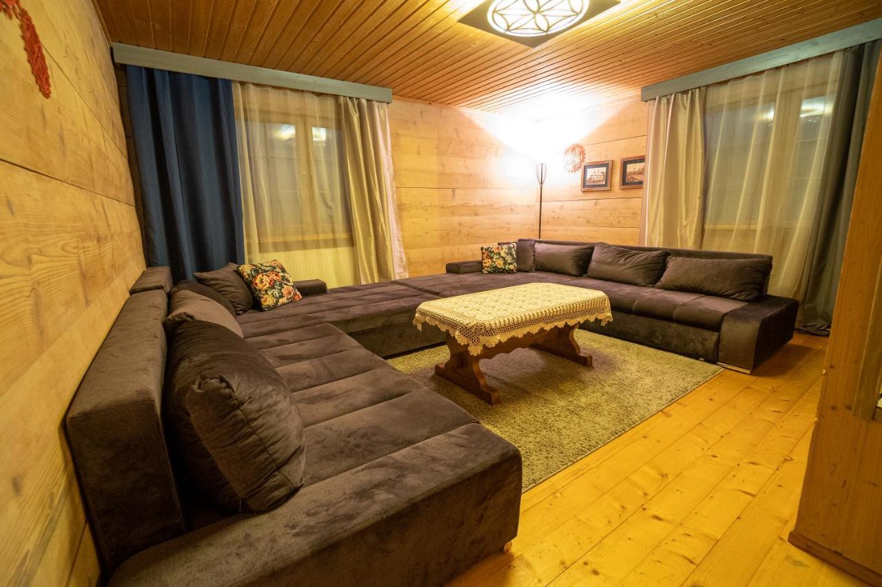 Gosciniec Debowa Gazdowka Bed & Breakfast Ustrzyki Dolne Exterior photo
