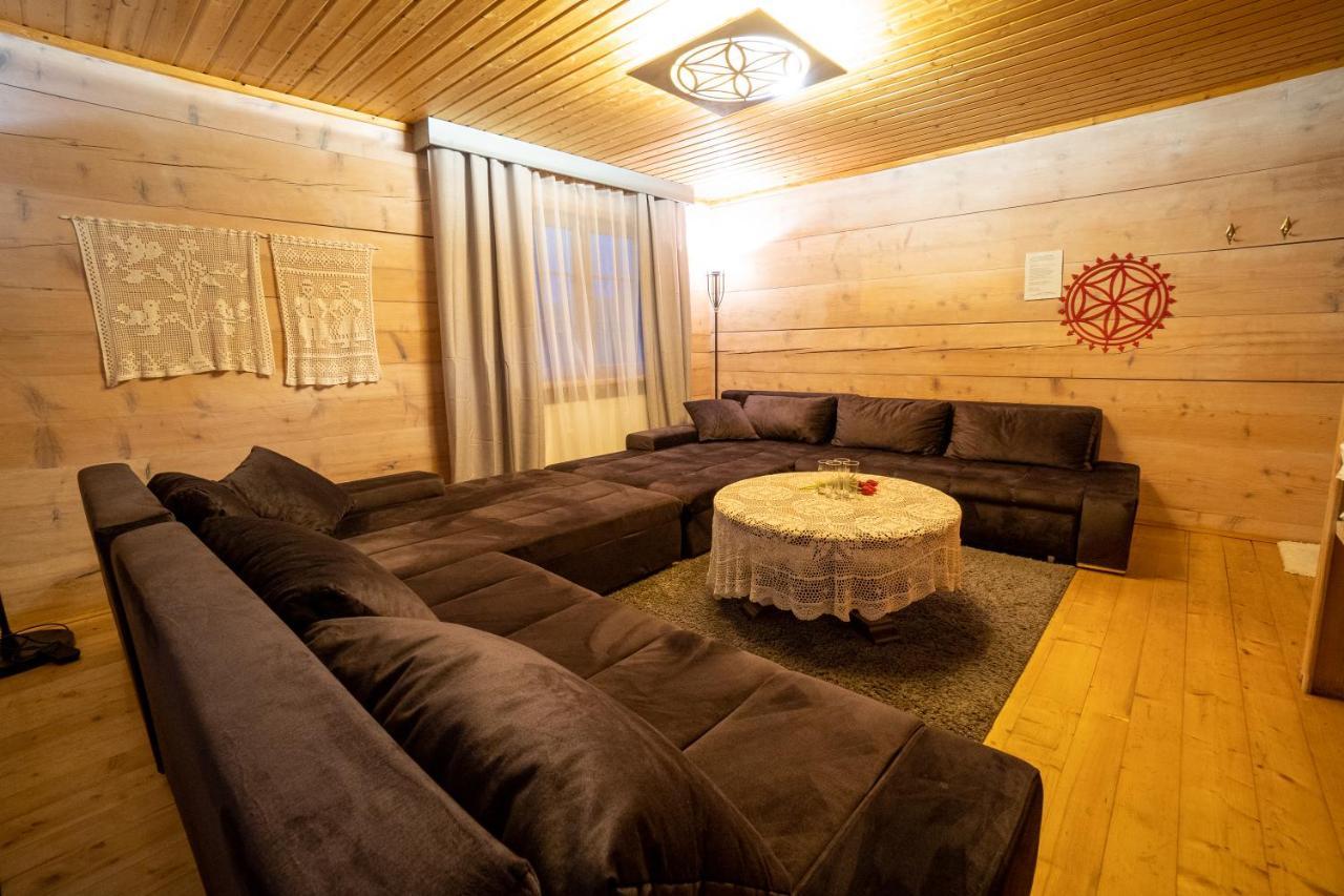 Gosciniec Debowa Gazdowka Bed & Breakfast Ustrzyki Dolne Exterior photo